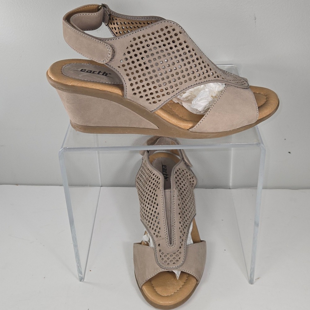 Earth Origins Wedge Sandals Womens Size 8.5B Taup Perforated Leather Peep Toe
